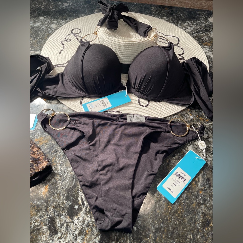 SOLD on POSH Canada XO 💋 NWT beach bunny trio set: xl top, L bra top, L bottoms - Picture 14 of 15